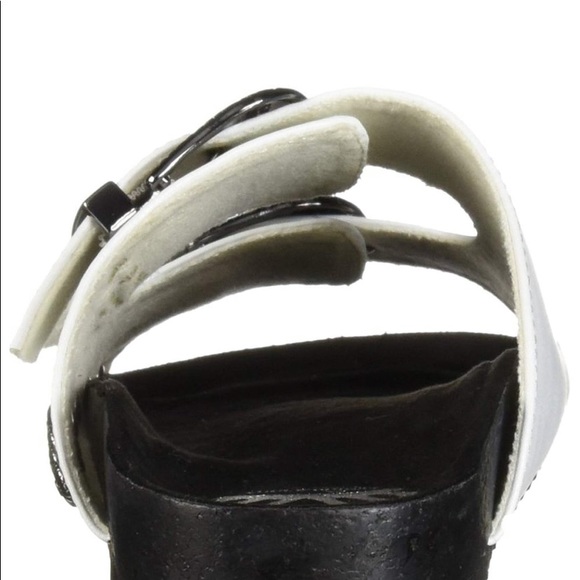 ❤️NWT FERGALICIOUS Louie casual slide sandals - Picture 4 of 5